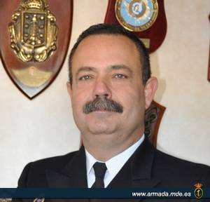 COMANDANTE DEL BIO "HESPÉRIDES" Capitán de fragata del Cuerpo General de la Armada JUAN ANTONIO AGUILAR CAVANILLAS